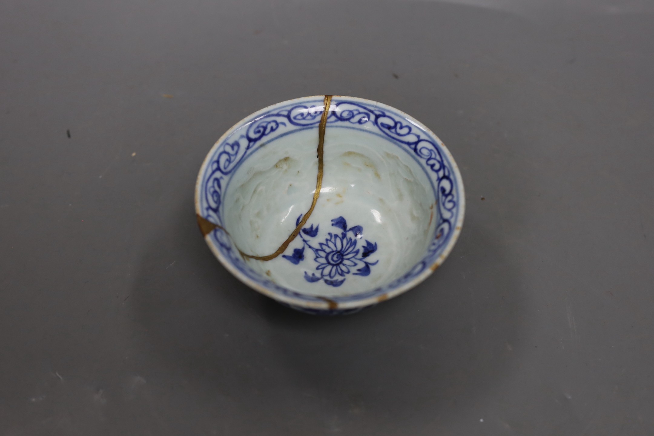 A Chinese bowl, Ming dynasty or later, -a.f, 7cms high